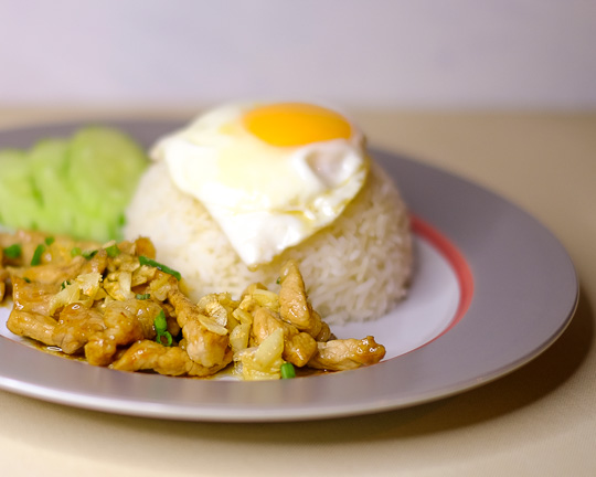 FRIED CHICKEN OR PORK WITH GARLIC